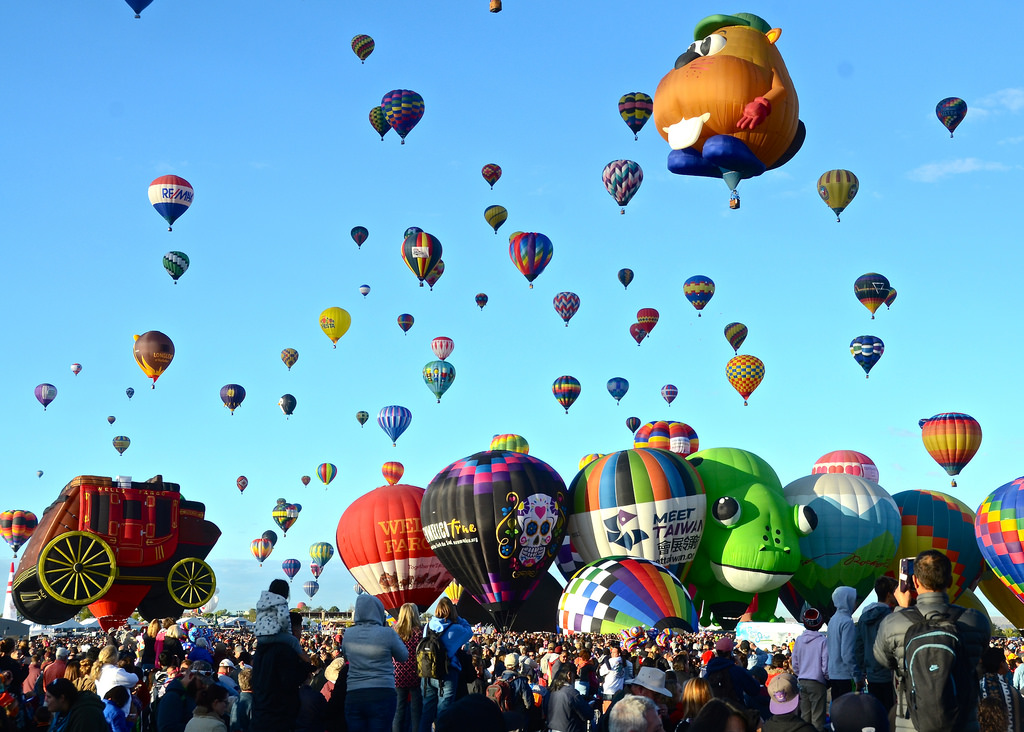 Balloon Festivals and Day of Dead 
